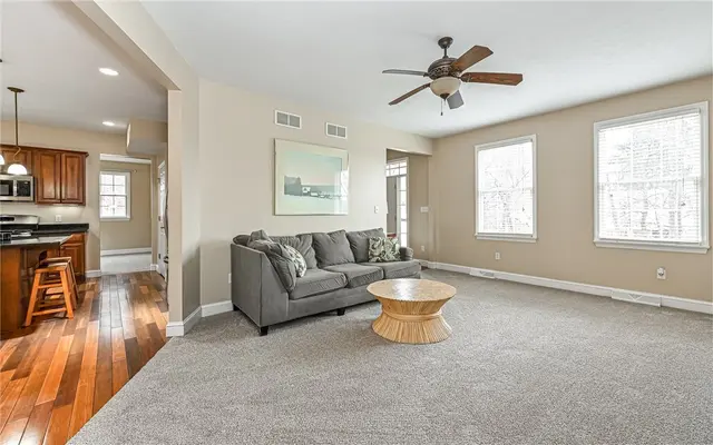 131 Glen Ln gallery image 8