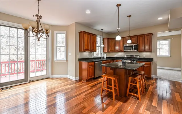 131 Glen Ln gallery image 10