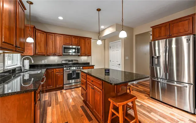 131 Glen Ln gallery image 11