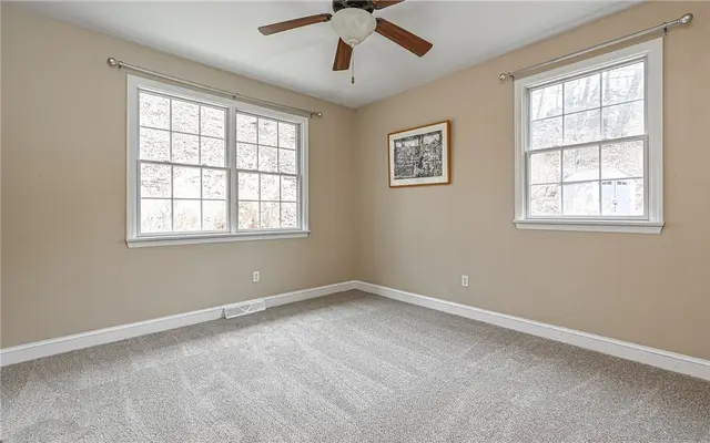 131 Glen Ln gallery image 16