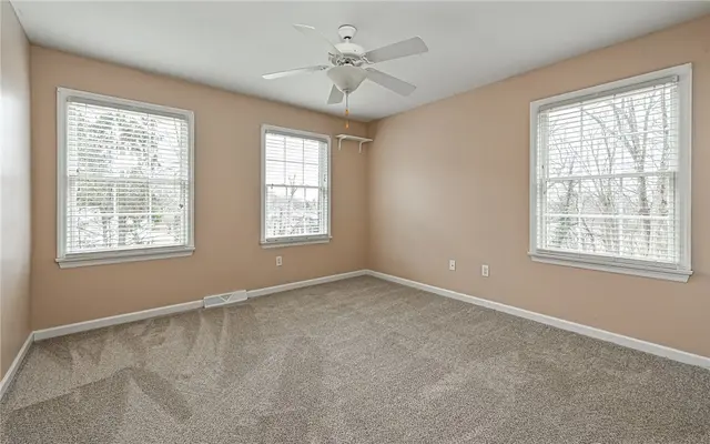 131 Glen Ln gallery image 24