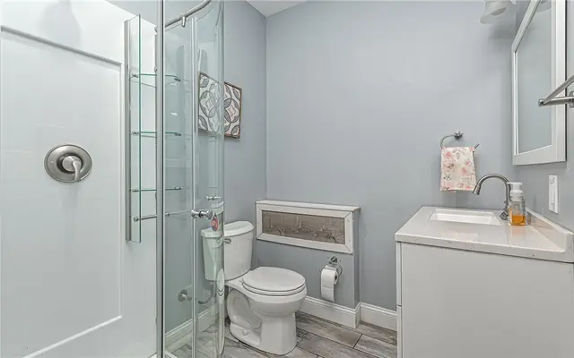131 Glen Ln gallery image 30