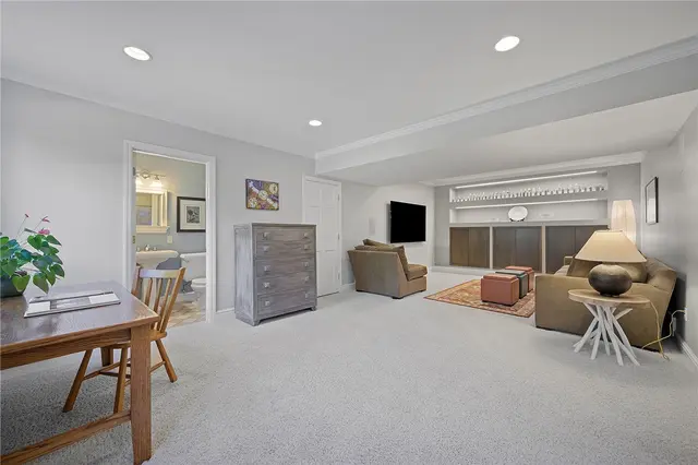 131 Greenbriar Drive gallery image 2