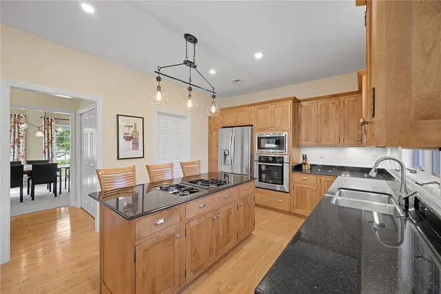 131 Greenbriar Drive gallery image 3