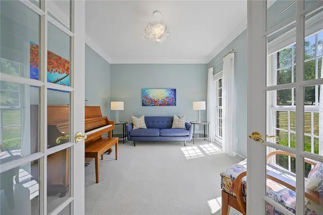 131 Greenbriar Drive gallery image 4