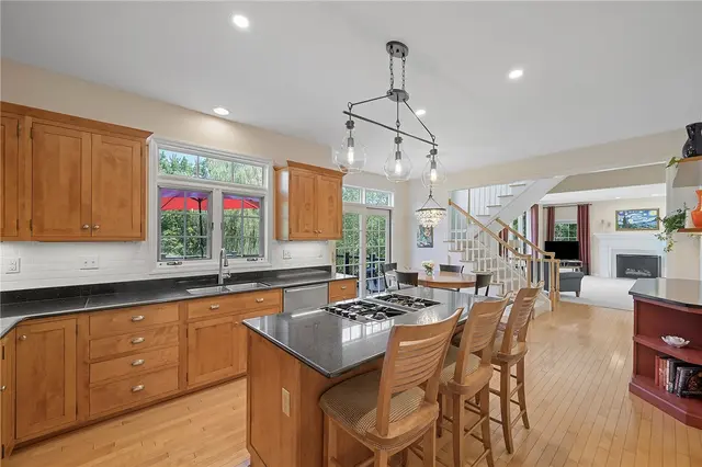 131 Greenbriar Drive gallery image 5