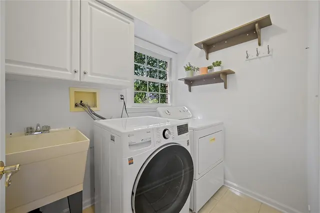 131 Greenbriar Drive gallery image 6