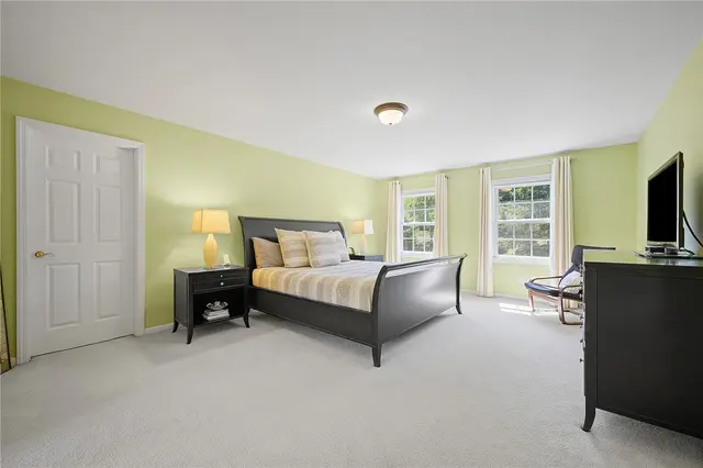 131 Greenbriar Drive gallery image 7