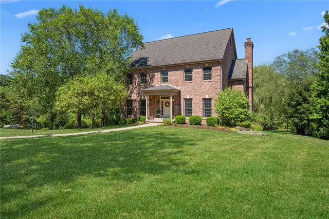 131 Greenbriar Drive gallery image 9