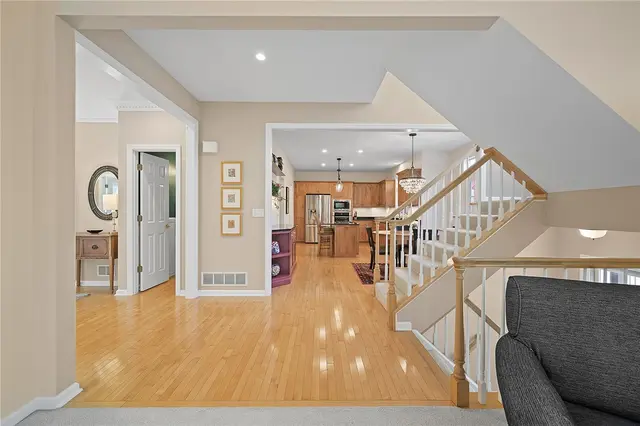 131 Greenbriar Drive gallery image 10