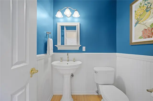 131 Greenbriar Drive gallery image 12