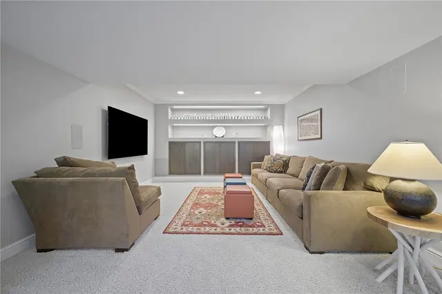 131 Greenbriar Drive gallery image 18