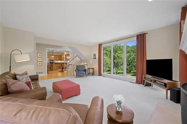 131 Greenbriar Drive gallery image 20