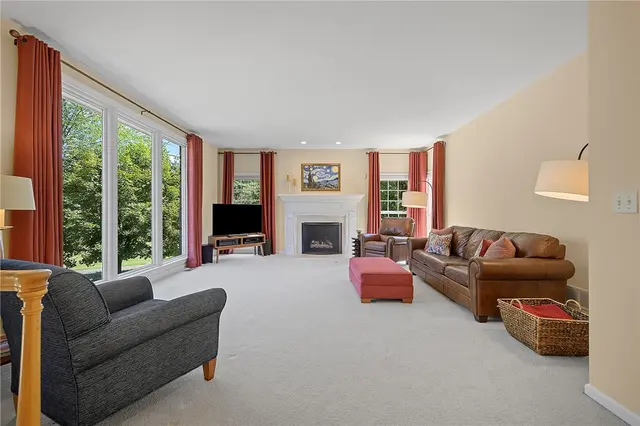 131 Greenbriar Drive gallery image 34
