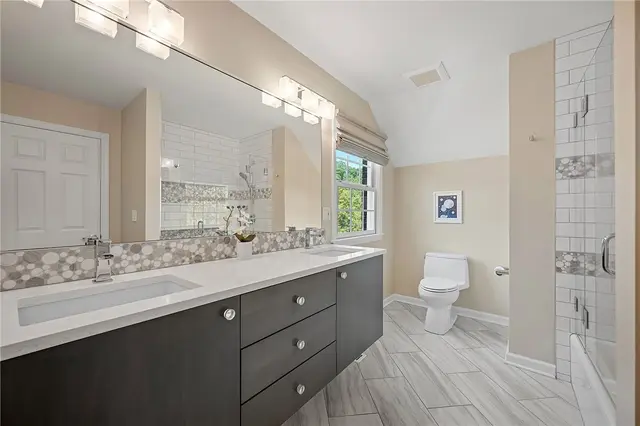 131 Greenbriar Drive gallery image 37