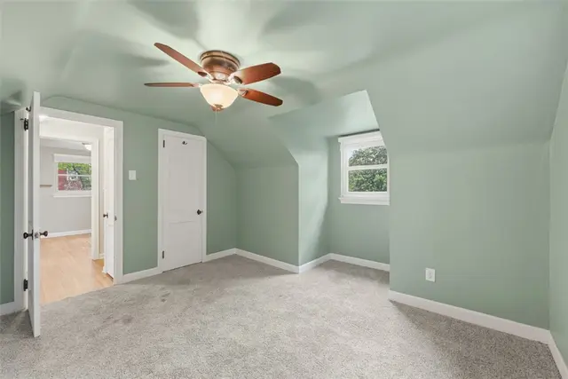 131 Manor Rd gallery image 6