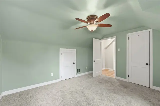 131 Manor Rd gallery image 10