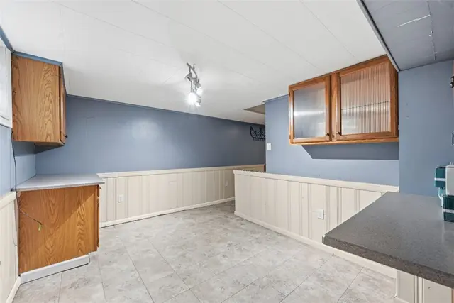 131 Manor Rd gallery image 15