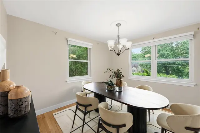 131 Manor Rd gallery image 24