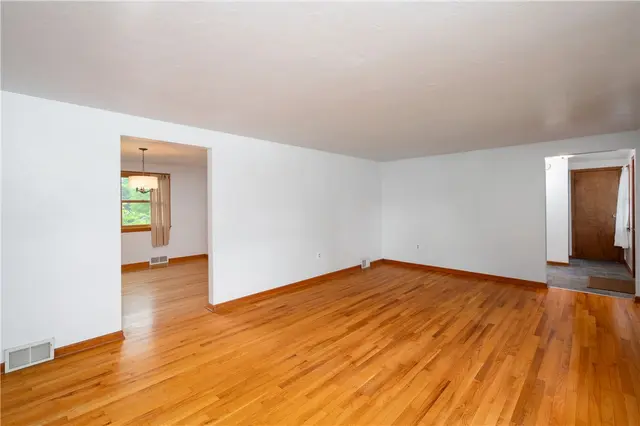 131 Windgate Dr gallery image 5