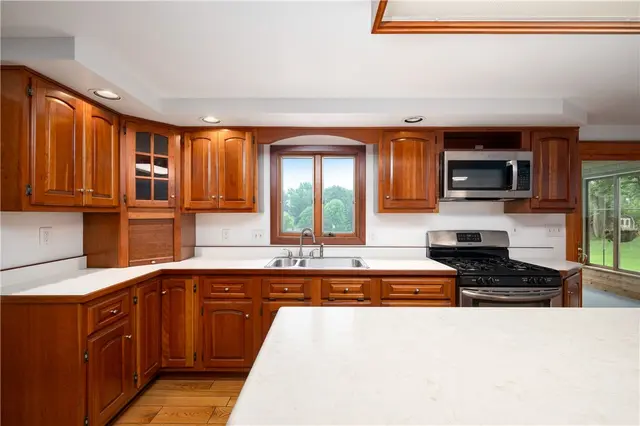 131 Windgate Dr gallery image 10