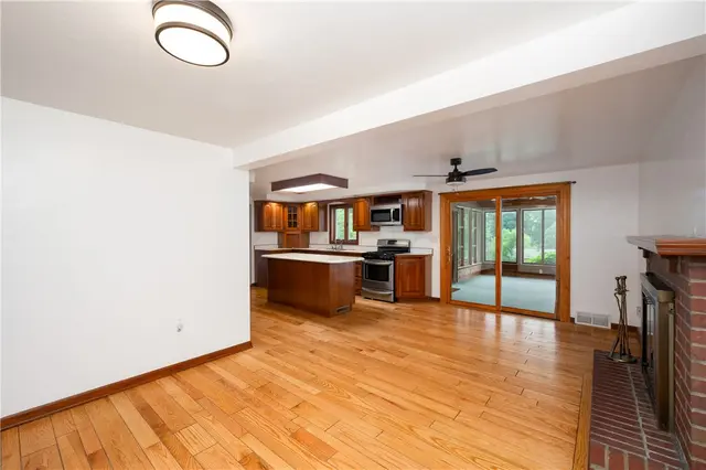 131 Windgate Dr gallery image 14