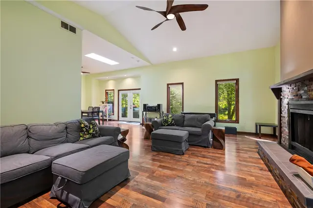 132 Berwyn Rd gallery image 17