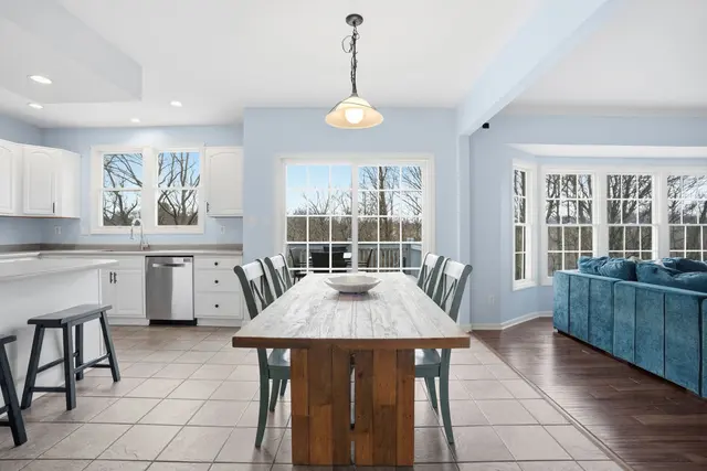 132 Cherrydale COURT gallery image 6