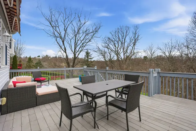 132 Cherrydale COURT gallery image 10