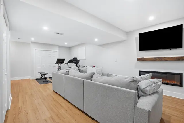 132 Cherrydale COURT gallery image 14