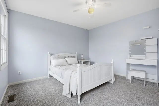 132 Cherrydale COURT gallery image 16