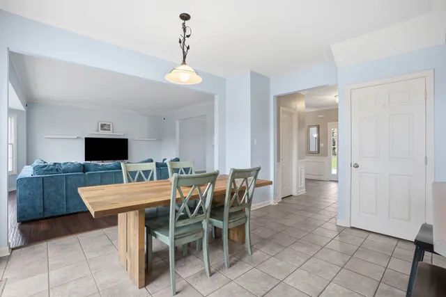 132 Cherrydale COURT gallery image 18