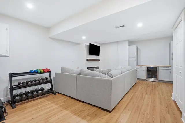 132 Cherrydale COURT gallery image 20