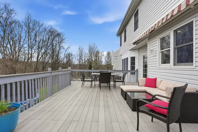 132 Cherrydale COURT gallery image 22