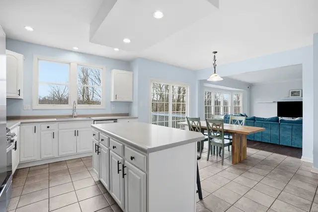 132 Cherrydale COURT gallery image 26