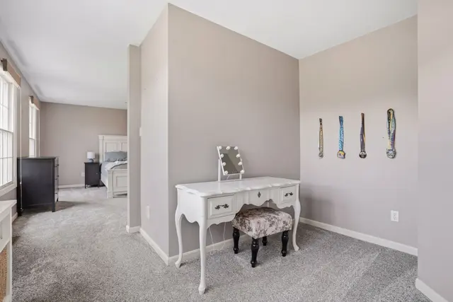 132 Cherrydale COURT gallery image 27