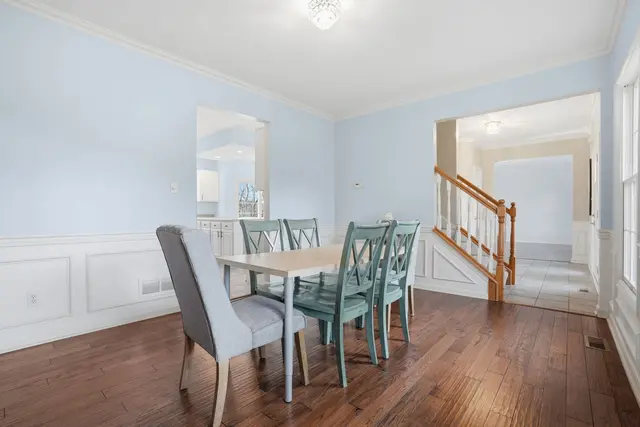 132 Cherrydale COURT gallery image 28