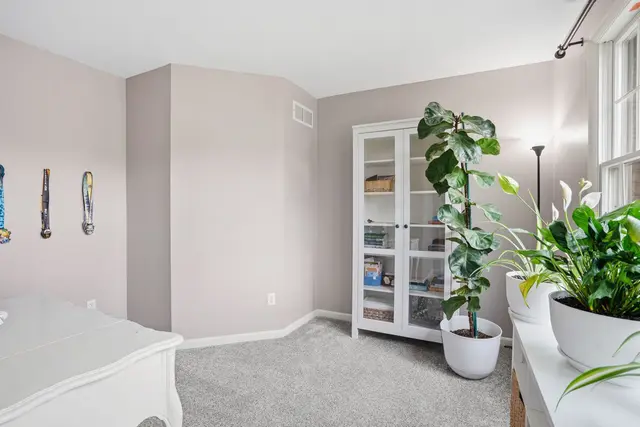132 Cherrydale COURT gallery image 29