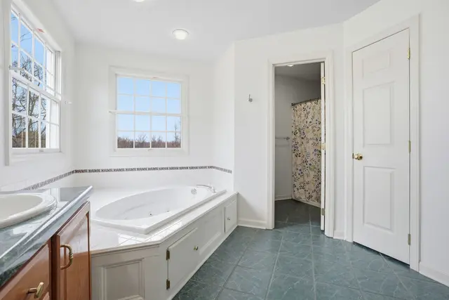 132 Cherrydale COURT gallery image 30