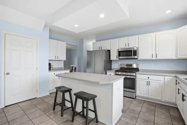 132 Cherrydale COURT gallery image 31
