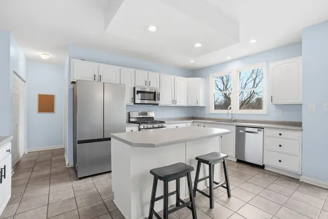 132 Cherrydale COURT gallery image 32