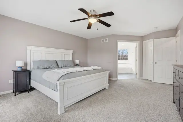 132 Cherrydale COURT gallery image 33