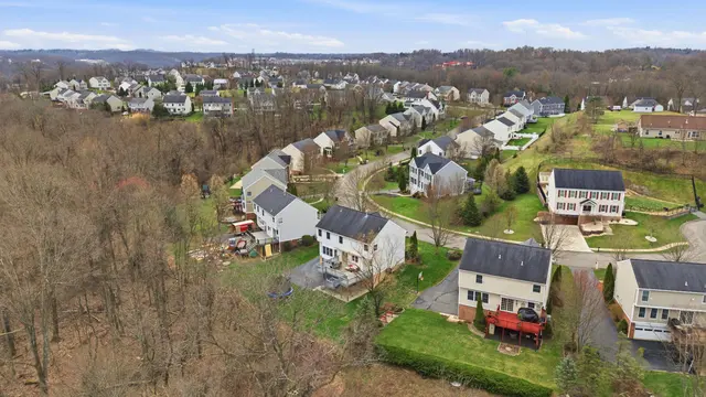 132 Cherrydale COURT gallery image 43