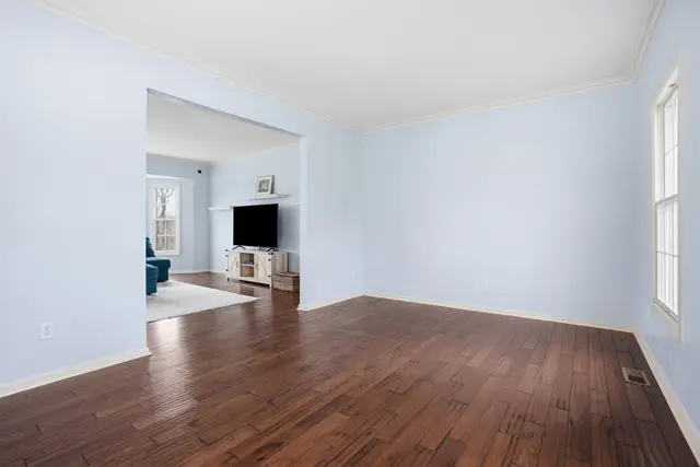 132 Cherrydale COURT gallery image 47