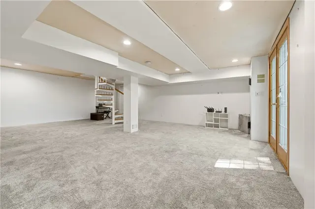 132 Circle Dr gallery image 16