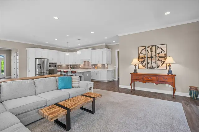 132 Olivia Avenue gallery image 31