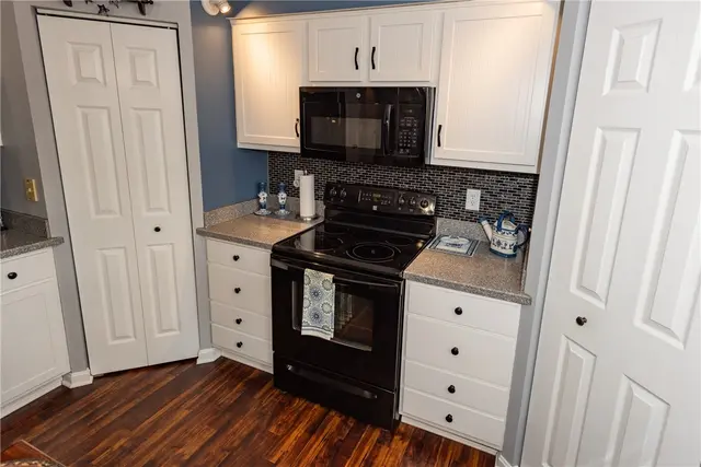 132 Winterbrook Drive gallery image 9