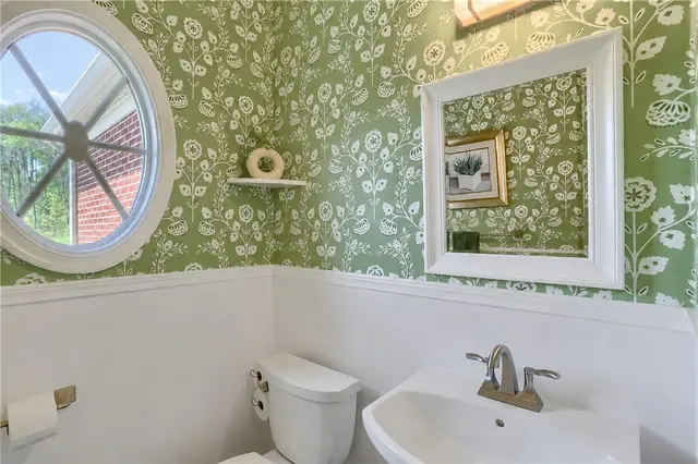 133 Hunter Drive gallery image 3