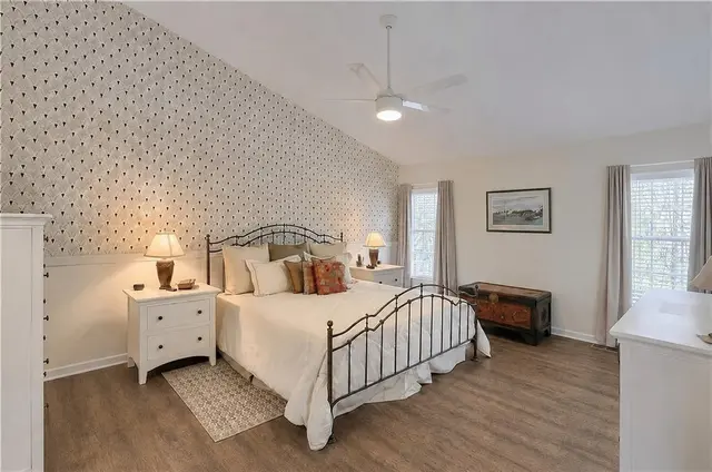 133 Hunter Drive gallery image 5