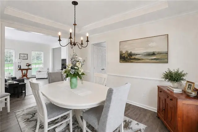 133 Hunter Drive gallery image 6